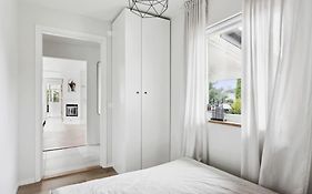 Sjoenaera Hus Med Grillstuga & Vacker Omgivning